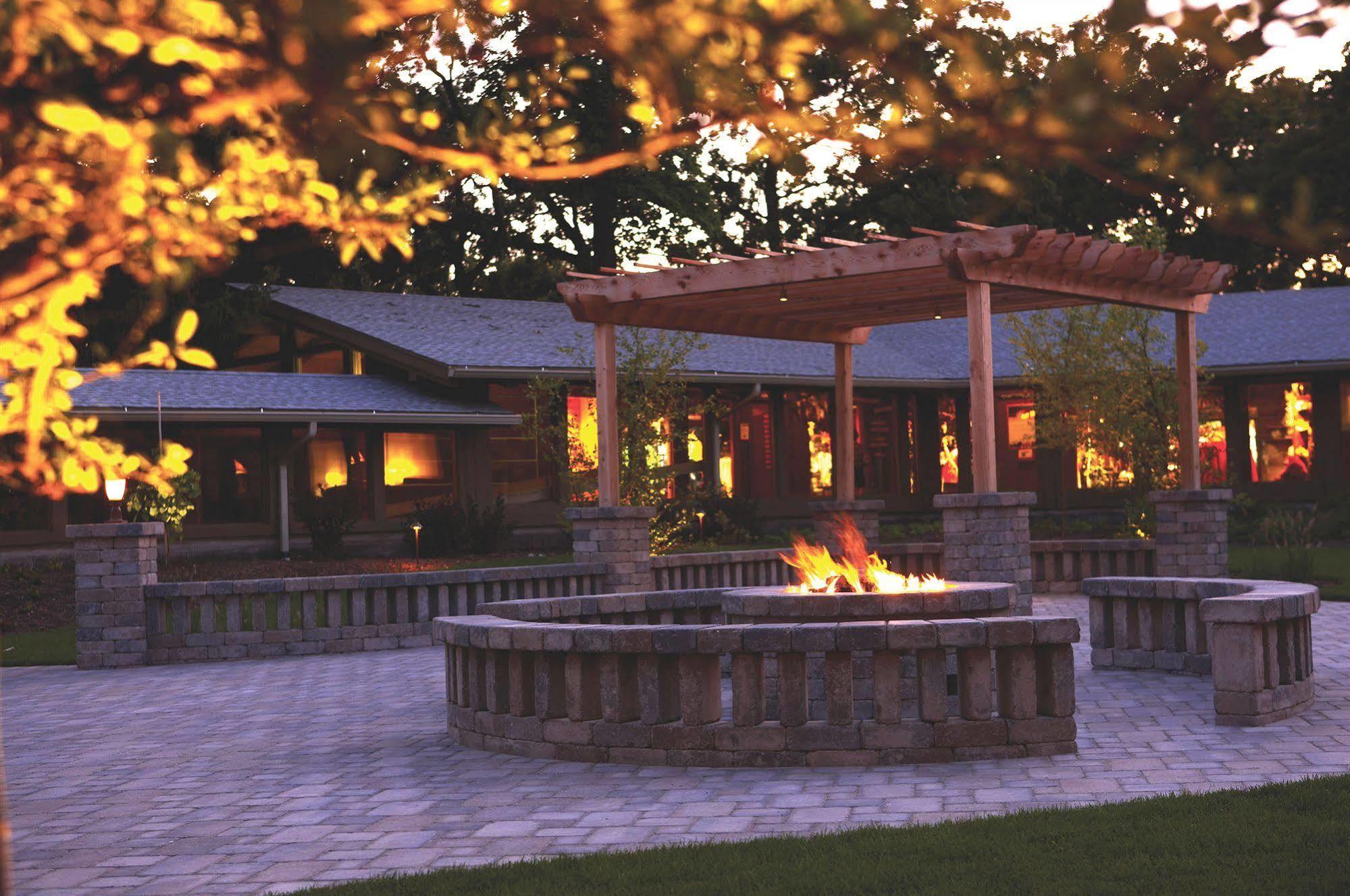 Lake Lawn Resort Delavan Bagian luar foto